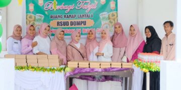 RSUD Dompu Bagi-bagi Takjil Gratis Untuk Keluarga Pasien Selama Ramadhan
