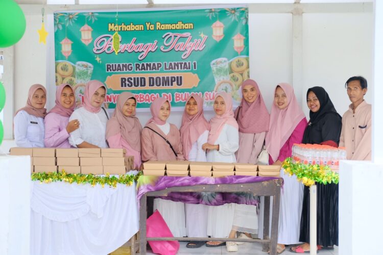 RSUD Dompu Bagi-bagi Takjil Gratis Untuk Keluarga Pasien Selama Ramadhan