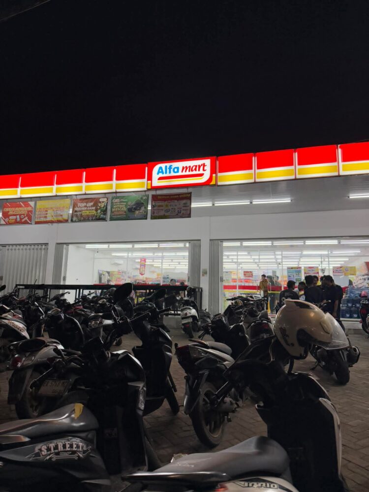 Pelayanan Alfamart di Dompu Buruk, Pelanggan Keluhkan Sikap Karyawan