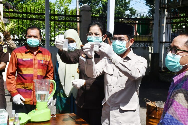 Kejari Dompu Musnahkan Barang Bukti Kejahatan, Ada Narkoba-Tramadol